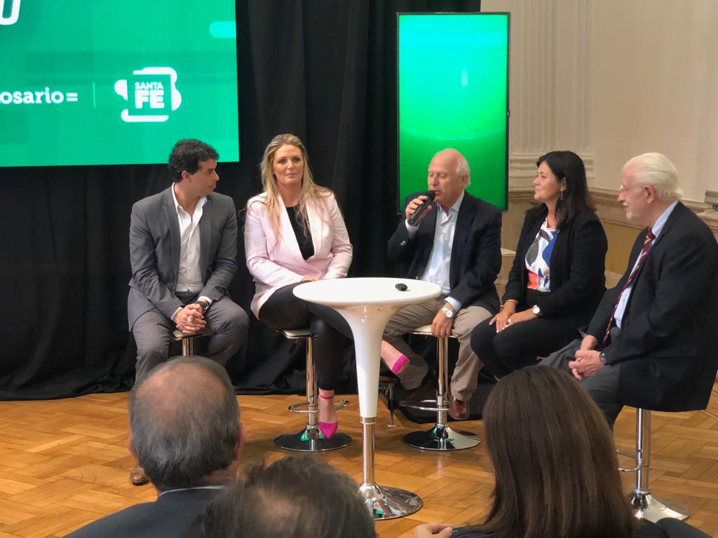 MAlvaradoMR's tweet photo. Junto al Gobernador @MiguelLifschitz, presentamos los resultados finales de la #ExperienciaBioBus, uso de combustible biodiesel al 25% y 100% (Gasoil Cero), en unidades de empresas de Transporte de Pasajeros de la ciudad. 🚌 @MuniRosario siempre a la vanguardia! 🚌♻️💚 #Rosario https://t.co/WwabxY1ufy
