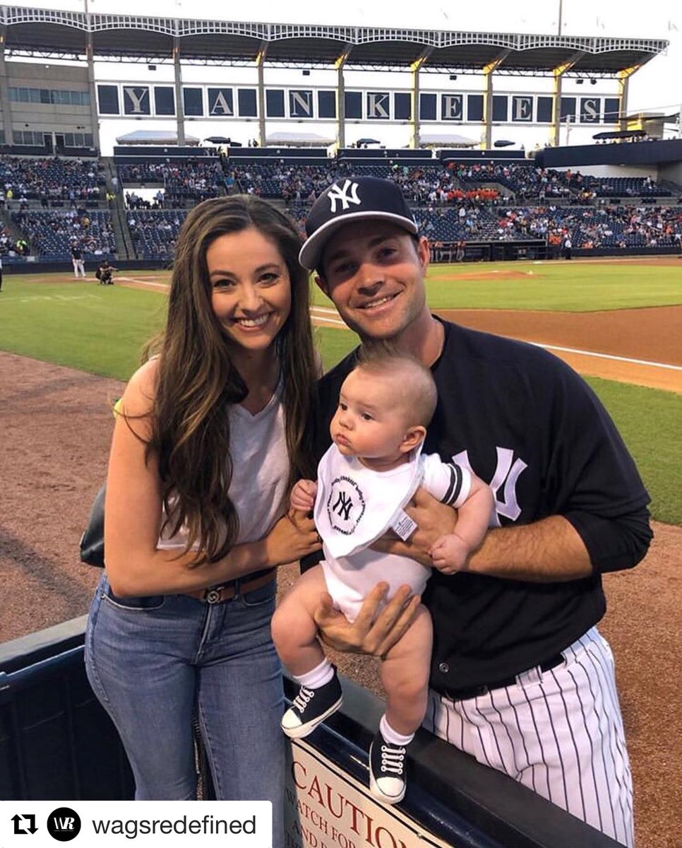 HerSportsCorner's tweet photo. Happy opening day!! ⚾️😍
#Repost @wagsredefined
.
.
.
.
.
#hersportscorner #wags #baseballwags #baseballwife #mlbwags #mlbwives #athletewives #openingday #thatbaseballlife #baseballlife https://t.co/DI6R16Hbc3