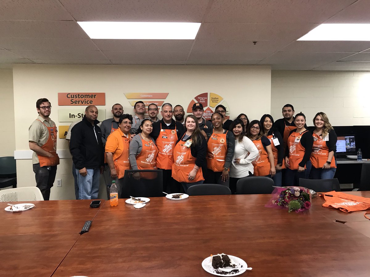 anaruelas91's tweet photo. Extremely proud to have worked for such an amazing leader! One who has inspired many lives and will continue to do so.. Thank you @ChrisPino6616 for pushing me to be my very best! You will be missed and good luck in your new store! #sunset6616 #d223 #orangefamily https://t.co/0ZSEaECuKZ