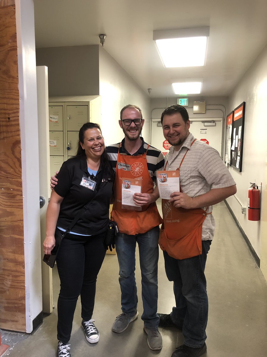 MET supervisor Angela recognizing Danno and Christian for their grey partnership with MET. Great job! #TeamG3