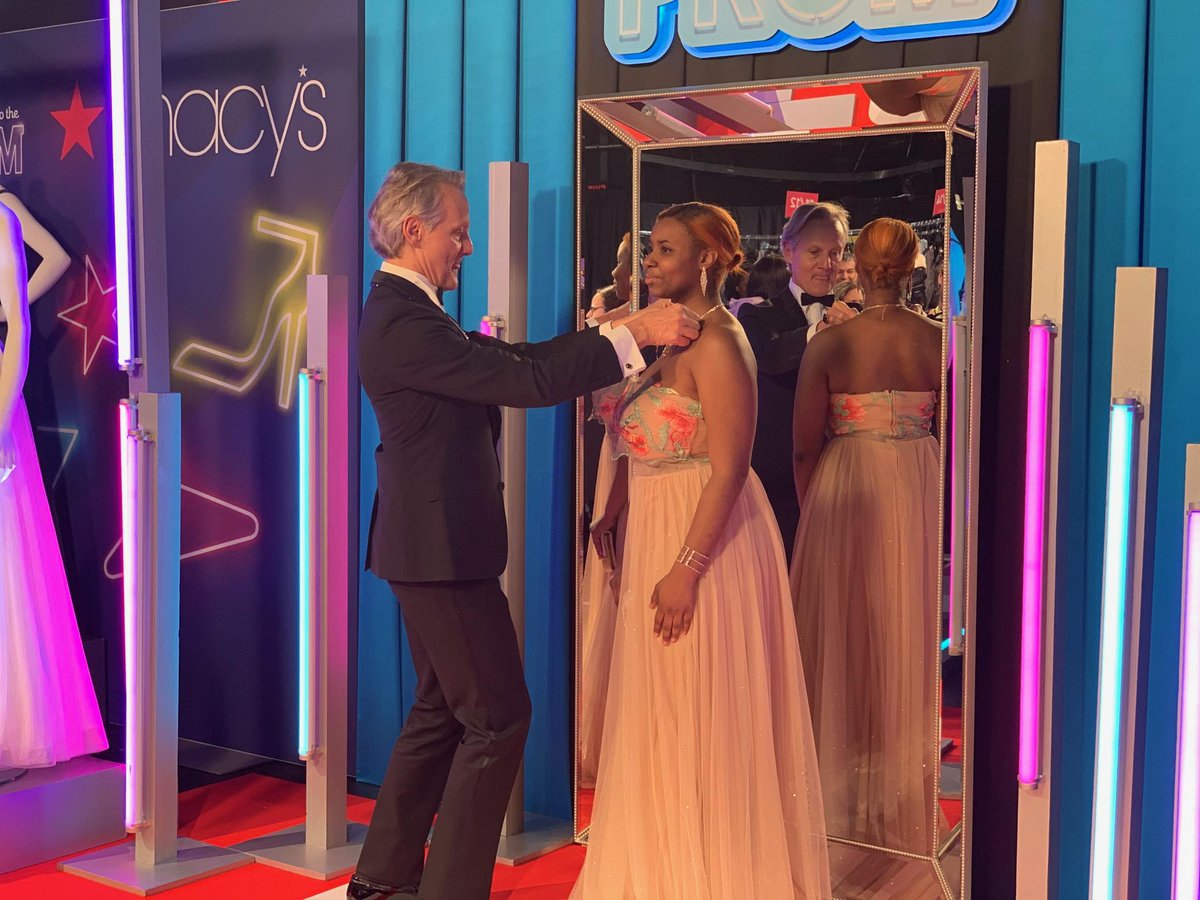 TLC's tweet photo. .@MonteDurham is ALL about the perfect finishing touch! 💎 With another successful #SYTTP shopping day in the books, these deserving students can’t wait to show off their final @Macys looks at prom!
Find your style inspiration for the big night at https://t.co/i92WXuMc7D https://t.co/HoArIvtpWW