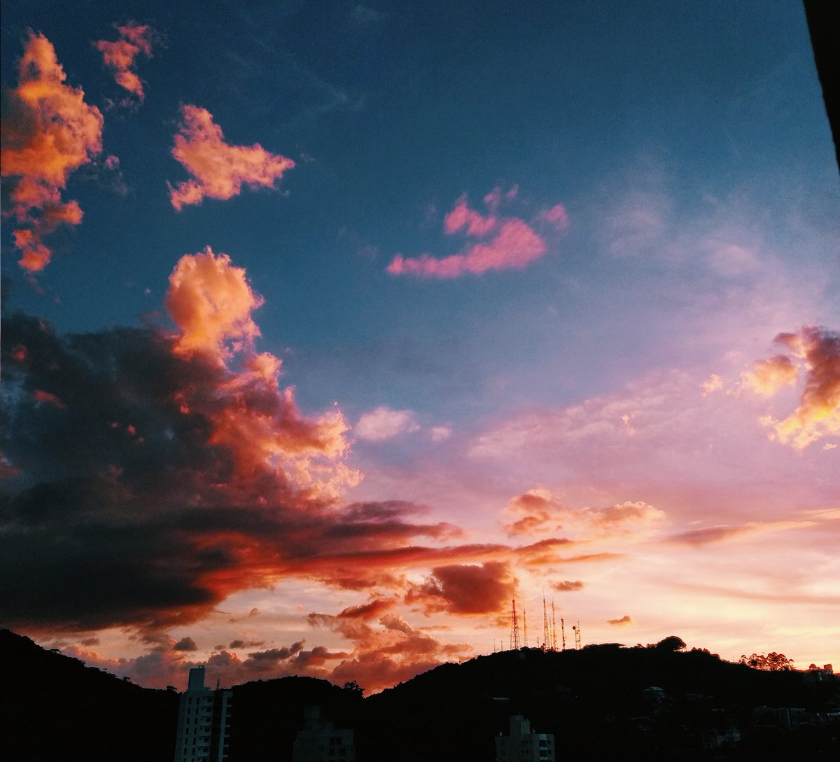 nebulajpg's tweet photo. 𝘸𝘩𝘦𝘯 𝘵𝘩𝘪𝘯𝘨𝘴 𝘢𝘳𝘦 𝘩𝘢𝘳𝘥
𝙮𝙤𝙪 𝙘𝙖𝙣 𝙡𝙚𝙖𝙣 𝙤𝙣 𝙢𝙚 𝙖𝙣𝙙 𝙧𝙚𝙨𝙩 
𝘪 𝘸𝘢𝘯𝘯𝘢 𝘣𝘦 𝘰𝘯 𝘺𝘰𝘶𝘳 𝘴𝘪𝘥𝘦 𝙖𝙡𝙡 𝙮𝙤𝙪𝙧 𝙡𝙞𝙛𝙚
𝘢𝘯𝘥 𝘶𝘯𝘥𝘦𝘳𝘴𝘵𝘢𝘯𝘥 𝘺𝘰𝘶 https://t.co/FgJDj0mKw1
