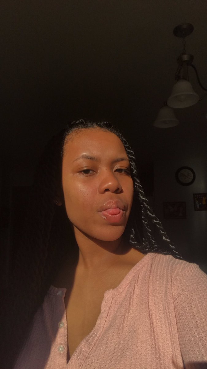 Mel__OD's tweet photo. The glow is different when it’s natural✨☀️ #BeBareBeYou @MA_Deltas @VT_GloFleaux https://t.co/hzSIrGCTAc
