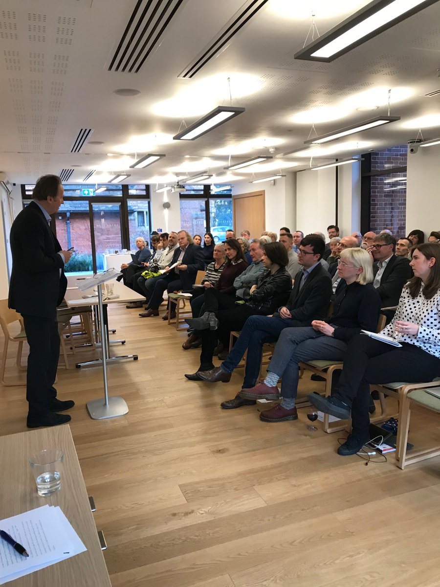 MIH_Cam's tweet photo. Thanks to everyone for a great day of talks & discussion - looking forward to tomorrow, here's our keynote Roy Foster finishing off the day with a thought provoking lecture on the intersection of culture, politics & Irish studies #mih19 #cultpol https://t.co/Ng1RNtImTF