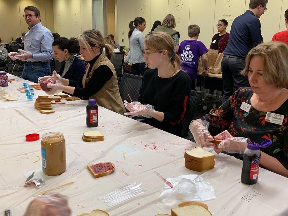 EvanstonRotary's tweet photo. Today we repurposed our meeting for a community service activity and packed over 200 meals for those in need in #Evanston. Thanks to our club members, community corps, and local Rotaractors for all of your help!  #evanstonrotary #peopleofaction #rotary
https://t.co/pmA87XTYtp https://t.co/9dJ8CZe0jz