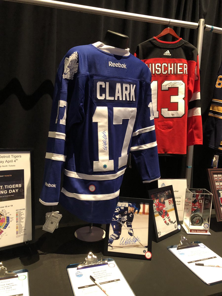 LisaPorter2's tweet photo. Absolutely amazed by what this group has put together.  Check out some of the signed jerseys!! https://t.co/6aNn9AFOPx
