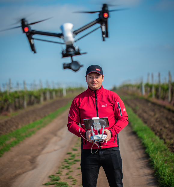 DAIGlobal's tweet photo. Pathogen flavescence dorée has spread across #Moldovan vineyards, impacting 20% of vineyards. Digi Winner FlaveDor is using #drones & #GIS data to help farmers quickly inspect, identify & isolate infected vines #DigiTakeover @USAIDEurope https://t.co/Kk8ghAy1cC @USAID_Digital https://t.co/JU3IWpVqs4