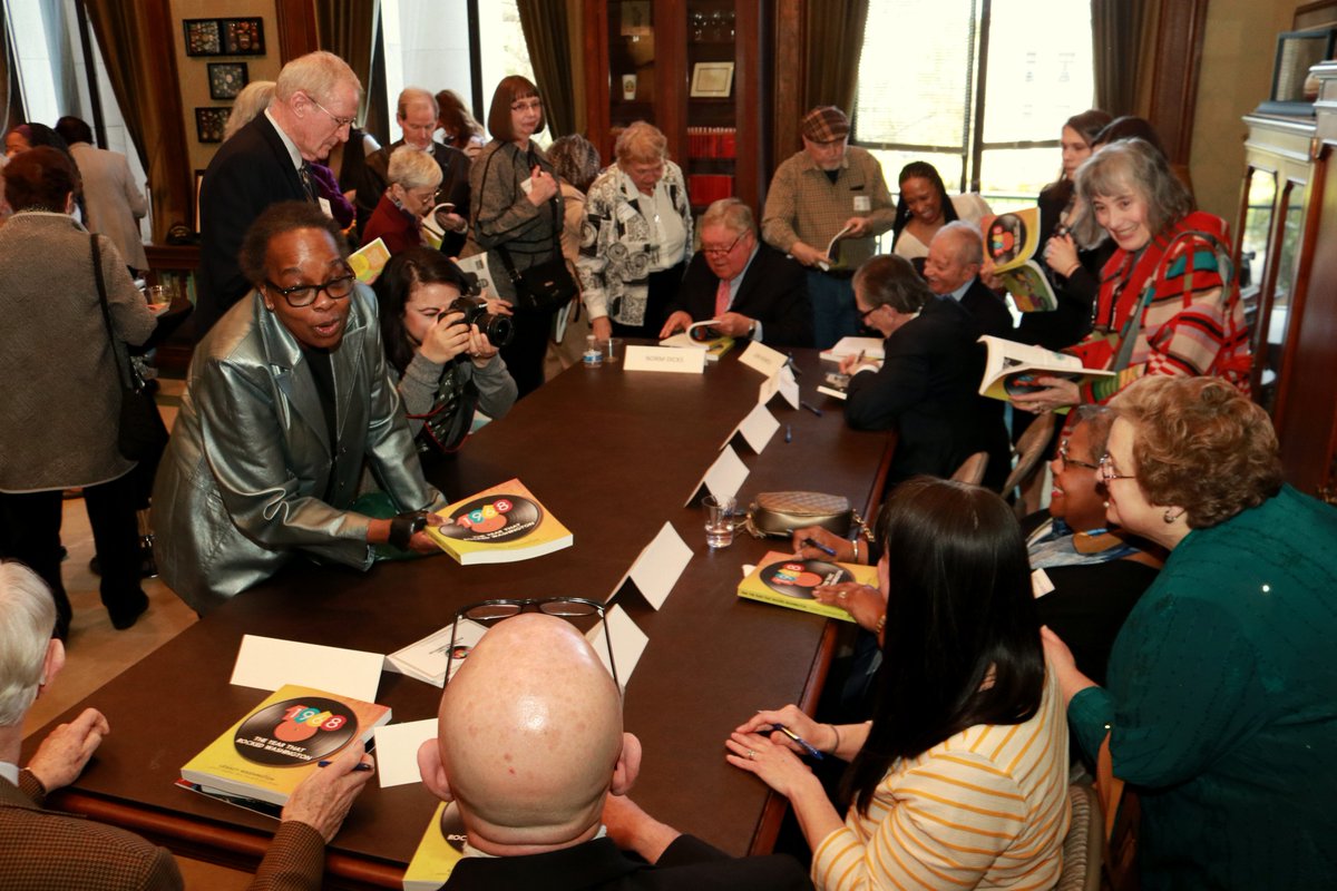 Legacy_WA's tweet photo. A book of in-depth biographical profiles accompanying Legacy Washington’s historical exhibit “1968: The Year That Rocked Washington” was celebrated Tuesday with a book-signing hosted by Secretary of State Kim Wyman.
https://t.co/r3l25M6HG1
#WaState1968 https://t.co/uRE8s11Leg