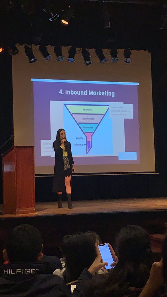 BayotNicolas's tweet photo. Los componentes de enfoque emocionales por medio de experiencias son parte esencial del Inbound Marketing. Tal como explica el ejemplo de #Cabifylovers en dónde utiliza emociones por medio de su challenge con Reebook.  @PaolaMKT #CConsumidorUSFQ #MktServiciosUSFQ https://t.co/bF930j3QHD