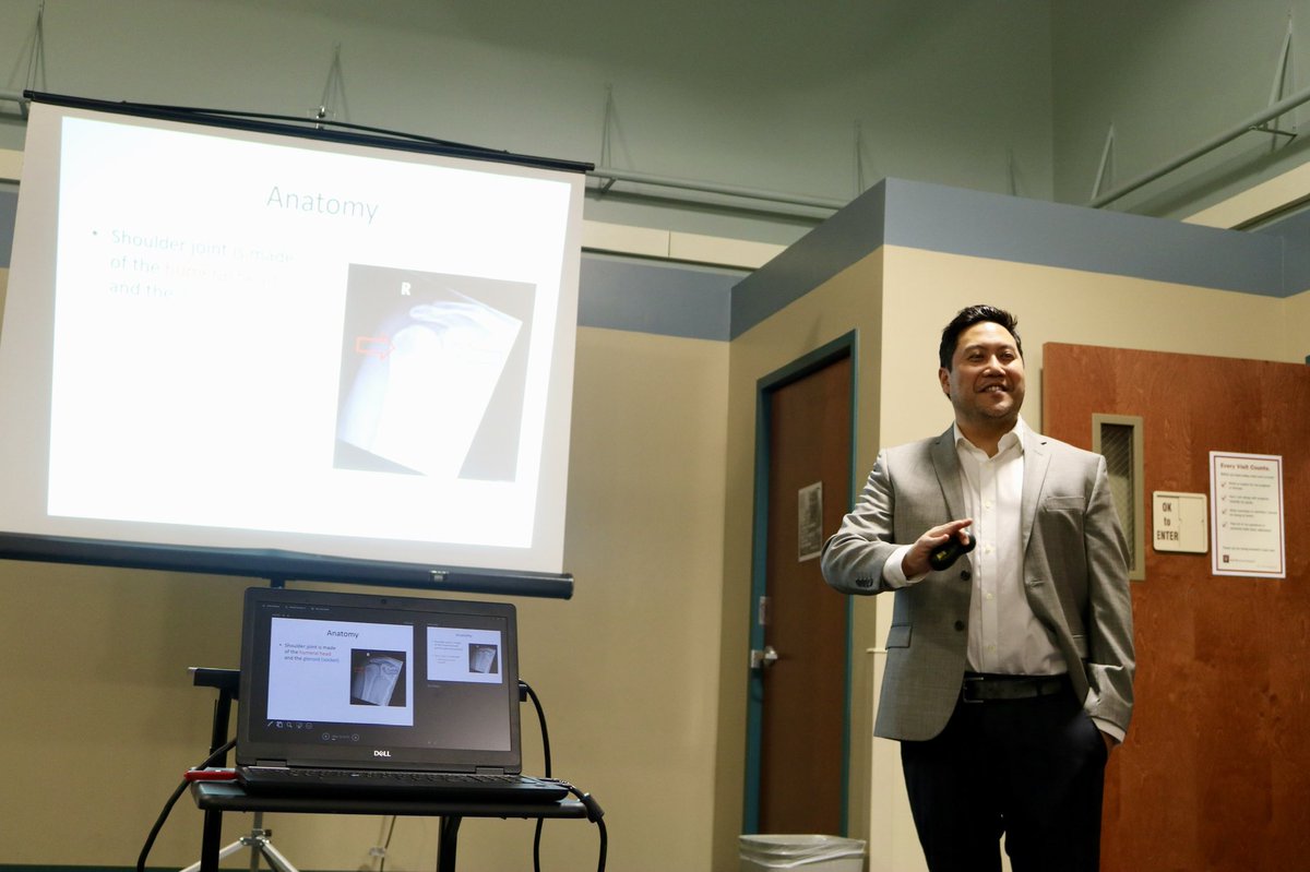 IUHealthECR's tweet photo. #HappeningNow: Jonathan Chae, MD, orthopedic surgeon with @CentralINOrtho, is discussing all things shoulder pain— the causes, the treatment options, and (next up) answers to attendees’ questions. https://t.co/YsVGD5an13