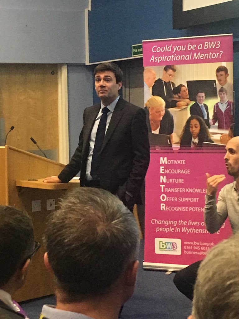 BW3Manchester's tweet photo. Tonight’s @BW3Manchester #WBG Key Note Speaker is @MayorofGM @AndyBurnhamGM talking about his passion to make sure young people have more clarity in the choices they can make, whether it be an apprenticeship, uni or entrepreneur. Which ties in nicely with what BW3 try to achieve https://t.co/6ZEIKYygLQ