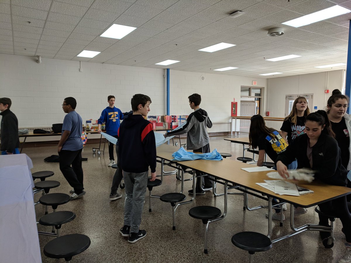 MadisonTrumbull's tweet image. Setting up for tonight&apos;s International dinner. See you at 6:30! #worldlanguageweek