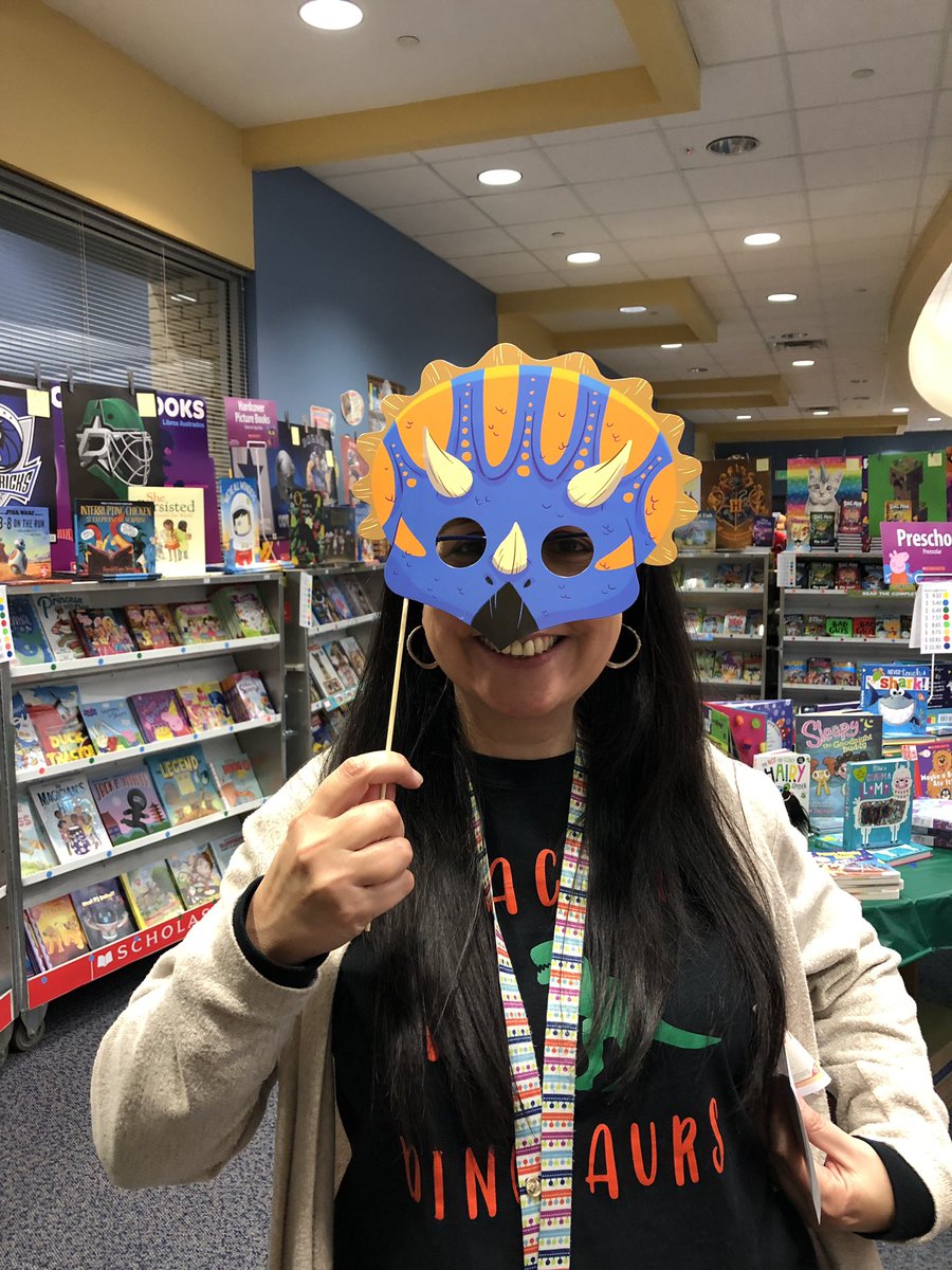 AlexanderLibra4's tweet photo. Readasaurs at the Alexander library! Open until 7 tonight! @LorenaLsalas #scholasticbookfairs #dentonisddelivers https://t.co/SC7le4o8b9