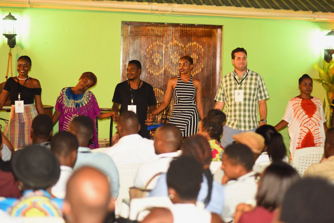Funguo_Tz's tweet photo. A new way to engage with the development conversation, one of the best night event in #IW2019 By @UnleashedAfrica the Open Art Night displaying their communication magic.
#InnovationTZ #scalingandsustaining @UKinTanzania https://t.co/YNcpn6JXx9