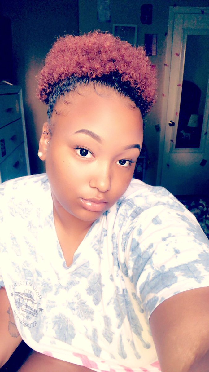 GladysJohnson03's tweet photo. Women’s History Month w/@WestoverHS Ladies of G.R.A.C.E. Meet Abigail-Jr. w/passion & ❤️ for cooking 👩🏾🍳 & helping others. Her mind’s set 🧠 on being a psychiatrist to help others dig deep, overcome, & live their best life. #GirlsRepresenting #AllAround #ClassandExcellence https://t.co/l0gFwsz1w5