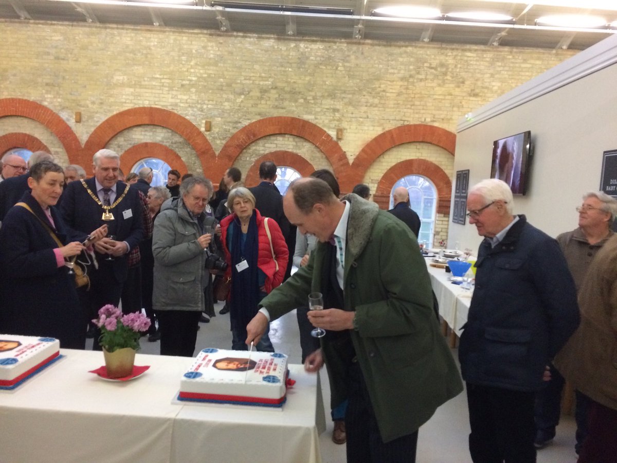 ICEKnowledge's tweet photo. Peter Bazalgette cuts his great great grandfathers cake ⁦@ICE_engineers⁩ https://t.co/0sNQCILyQ7