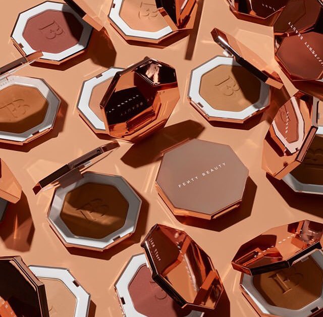 PLRihanna's tweet photo. A już w kwietniu pojawia się bronzery #FentyBeauty @fentybeauty https://t.co/QnijKKWxdT