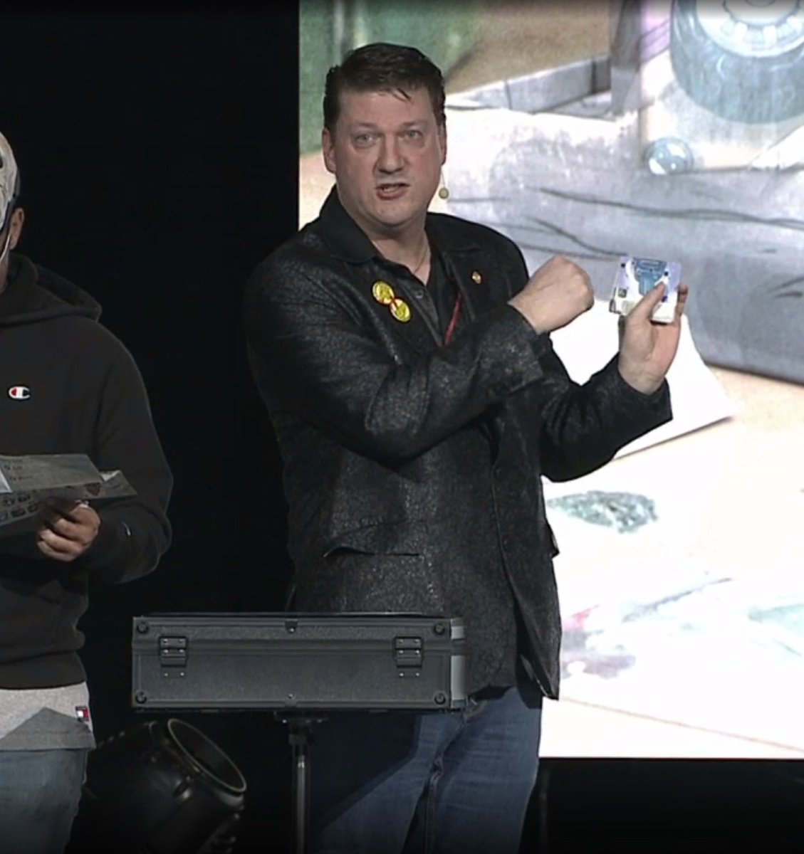 GamesNosh's tweet photo. I want to say I'm surprised that we're now 10min into a magic trick performed by Randy Pitchford, but I'm feeling this was half the reason he even agreed to do this presser in the first place. #HowDoesSheDoThat #Squirtporn #Gearbox #Borderlands https://t.co/WEMsx6MzvC