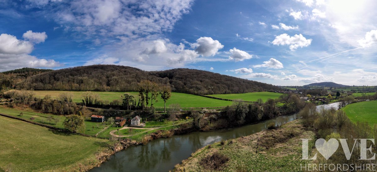 View from across the river towards Haugh woods.
loveherefordshire.com