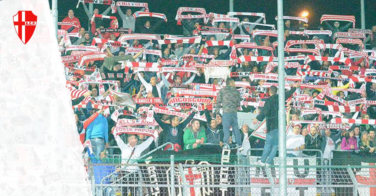 PadovaCalcio's tweet photo. Sono 2385 i biglietti totali acquistati in prevendita per la gara #CITTADELLA - #PADOVA #CitPad che si giocherà sabato 30 marzo alle ore 15:00 allo Stadio Tombolato, di cui 793 nel settore ospiti. A questi vanno aggiunti i 2808 abbonati granata.
https://t.co/xSM6MPlSKw https://t.co/HtrE01R3Yt