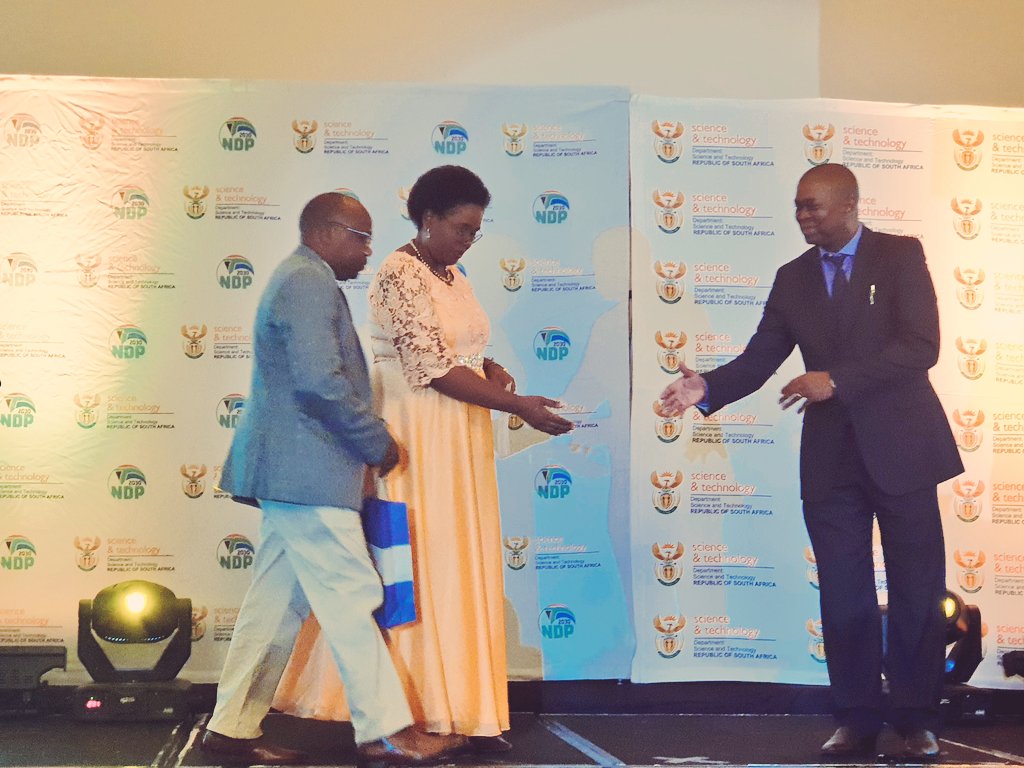 Hlengi's tweet photo. @mmKubayiNgubane to IP Innovators honoured her tonight: "Please accept our token of appreciation tonight for your contribution to the innovation agenda and know that you will continue to have our support.
Once again congratulations!"๐ฟ๐ฆ
#IPCreators #IPGRANTS2019 @dstgovza @NIPMO https://t.co/ip5mN9VZfE