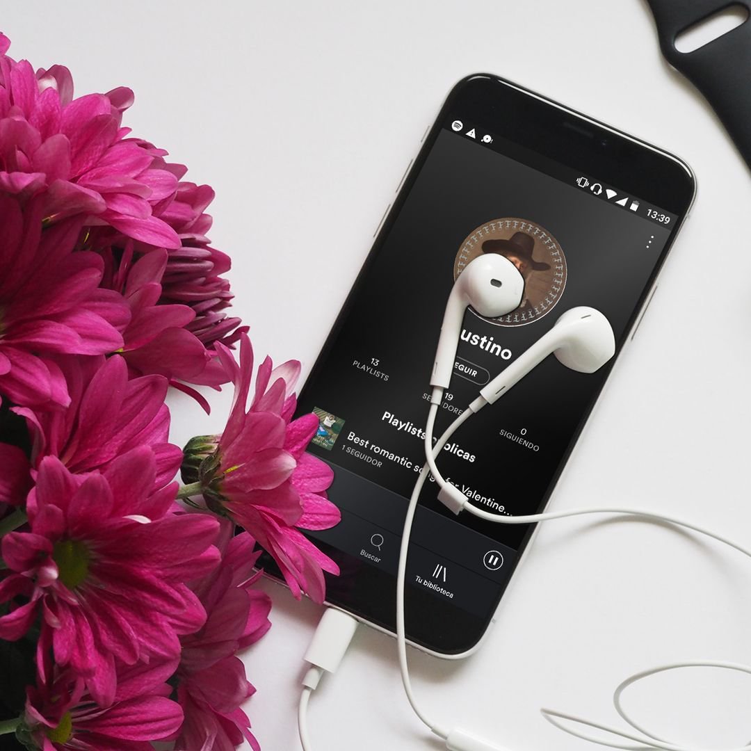 With the arrival of spring and the weekend approaching, we want to share with you a playlist that will create the most relaxing atmosphere. Enjoy your Faustino on a terrace with friends and 𝘩𝘪𝘵 𝘱𝘭𝘢𝘺 ▶️:
buff.ly/2TAHz4V
