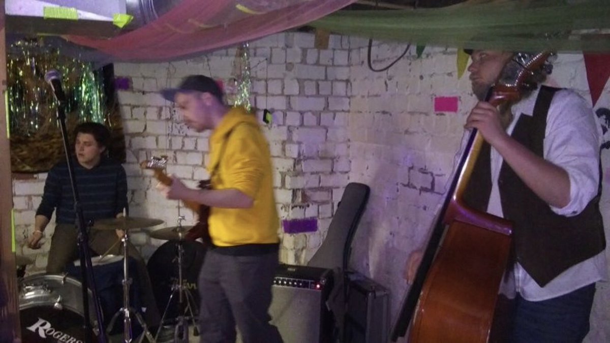 not an Airplane (@notanairplane) on Twitter photo 