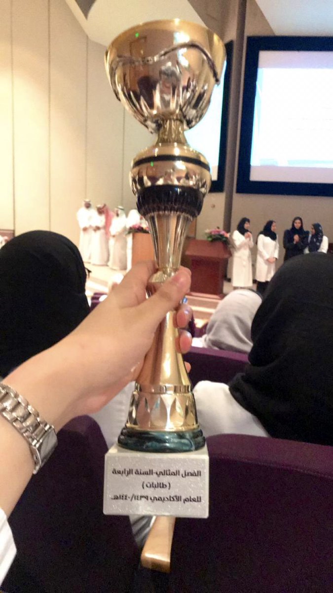 dent16kau's tweet photo. الحصول على جائزة الدفعة المثالية لعام 2019 🌟:
- طلاب السنة الرابعة 
- طالبات السنة الرابعة https://t.co/jHhFB1xfOJ