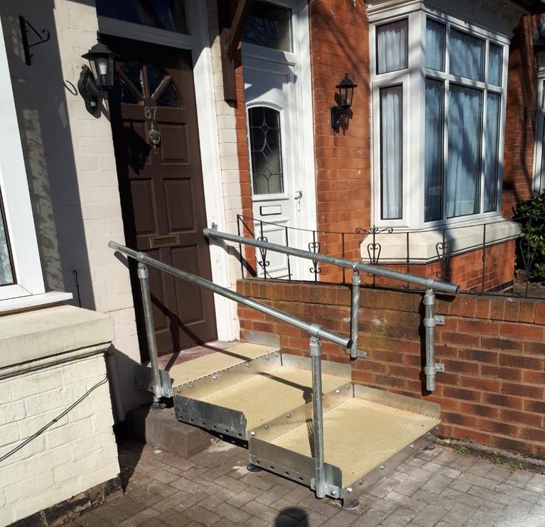 EclipseAccess1's tweet photo. Here the client struggled with the previous single step in front of the doorway, so we manufactured and installed customs steps to make it easier and also the handrails. 
#eclipseaccesssolutions #wheelchairaccessible #wheelchair #modularramps #bespokeramps https://t.co/9p7eiQXzda