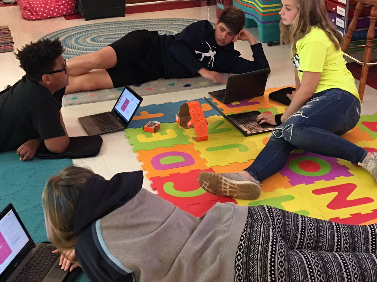 sllerch's tweet image. Ss are researching @WonderWorkshop, Botley, @Sphero, and @MeetEdison robots to help create a collaborative coding robot resource guide in Google Slides 👍 #redbud132 #codingrobots