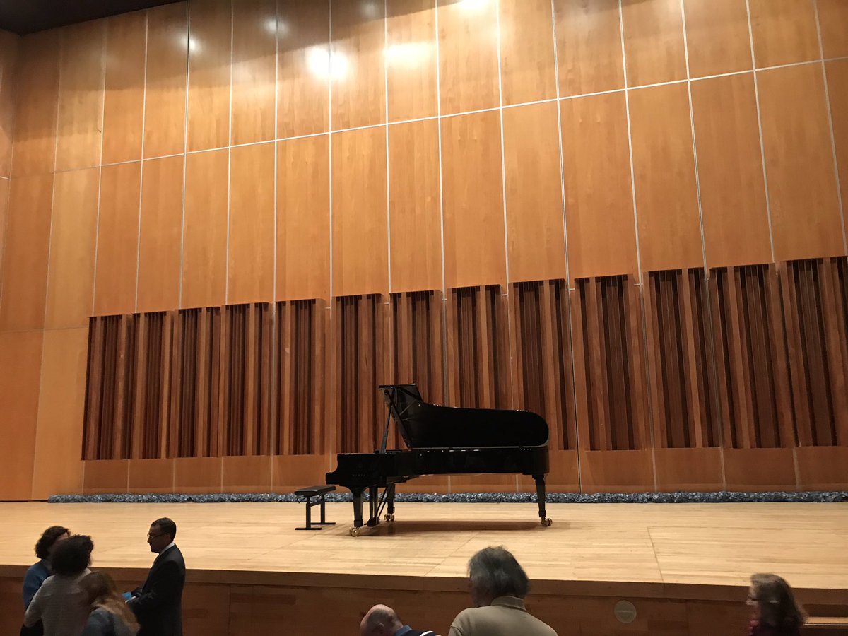 RamonSobrino1's tweet photo. En @AuditorioOVD concierto #JornadasPianoOVD #LuisIberni con #JavierPerianes @Javi_peri92 Obras de #Chopin #Debussy #Falla @aytoviedo @culturaoviedo @CosmeMarina https://t.co/LrGd76LoDX