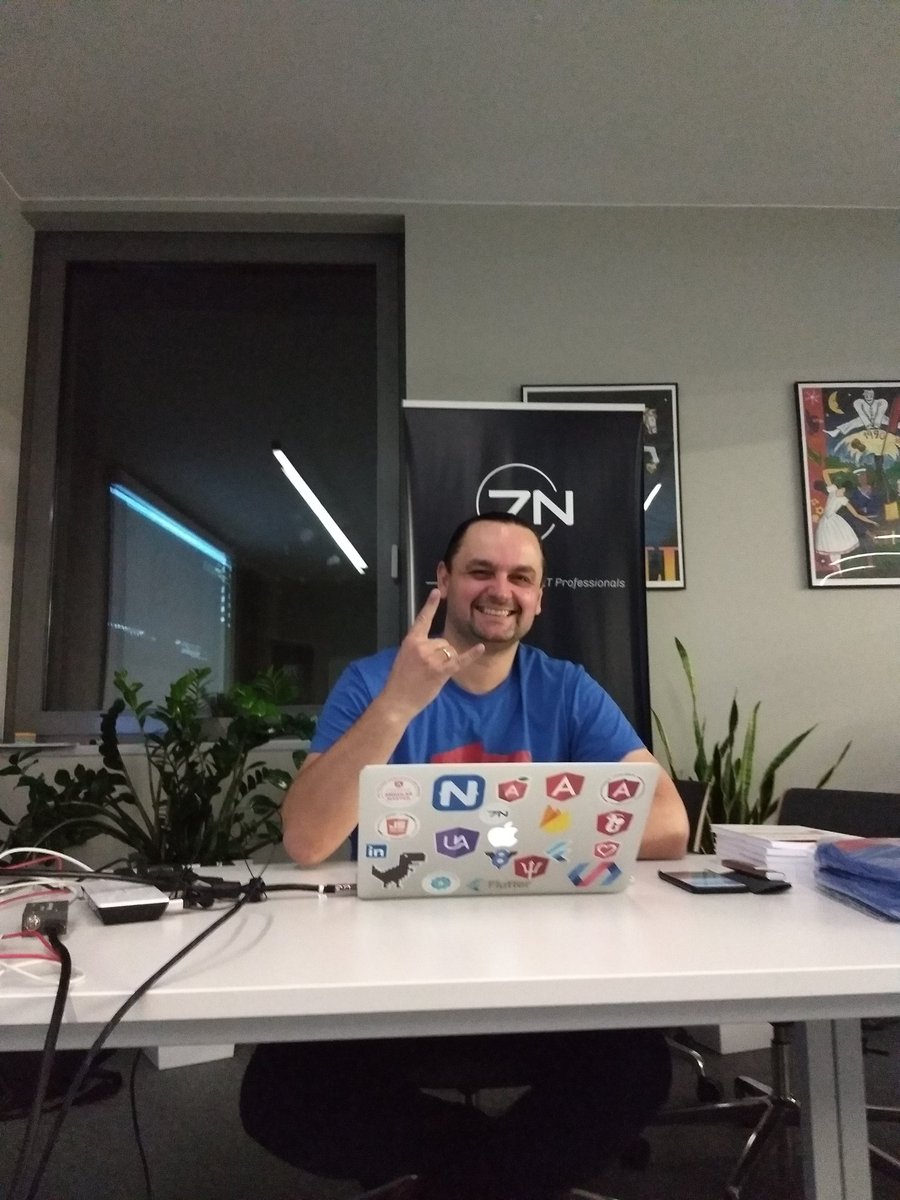 webdave_de's tweet image. @ngKalbarczyk few seconds before starting his talk about Angular Application Architecture at #angularwarsaw