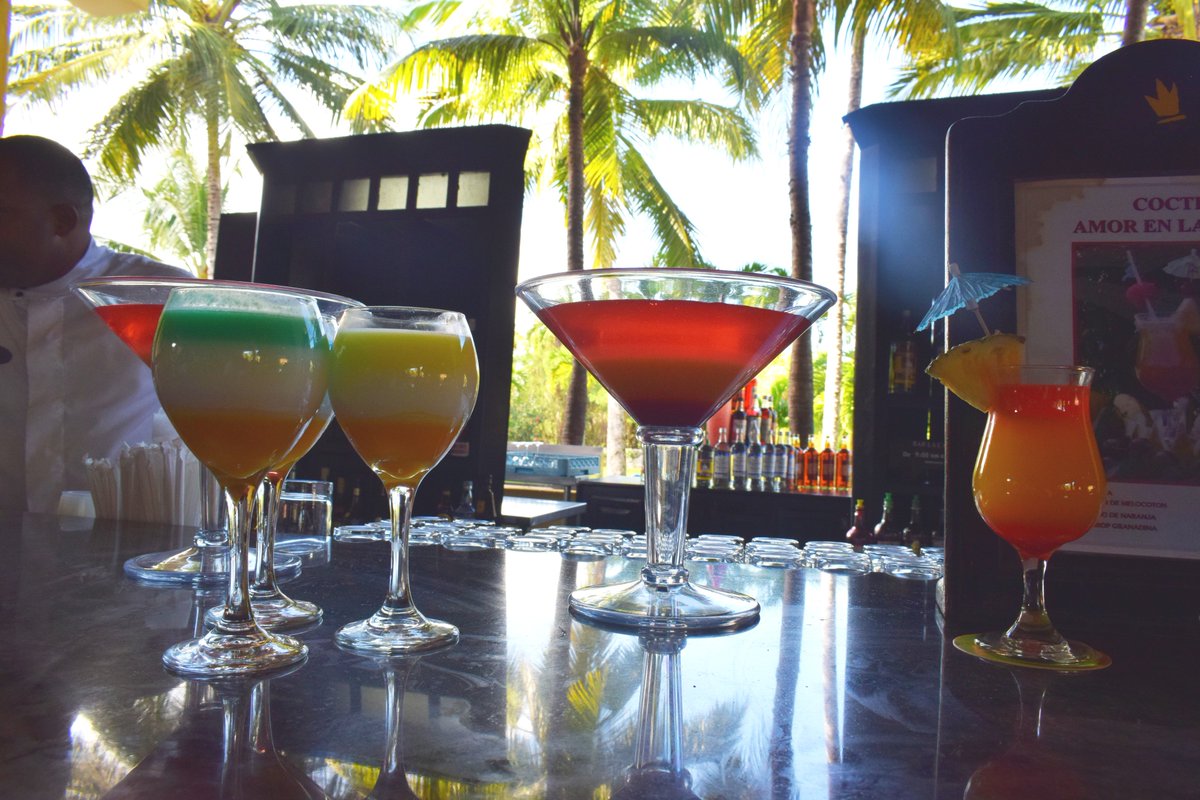 PrincessHotels's tweet photo. What about an afternoon drink in #TropicalPrincess lobby bar? https://t.co/fDhsXCwXg3 https://t.co/bYl4Cz2xXO