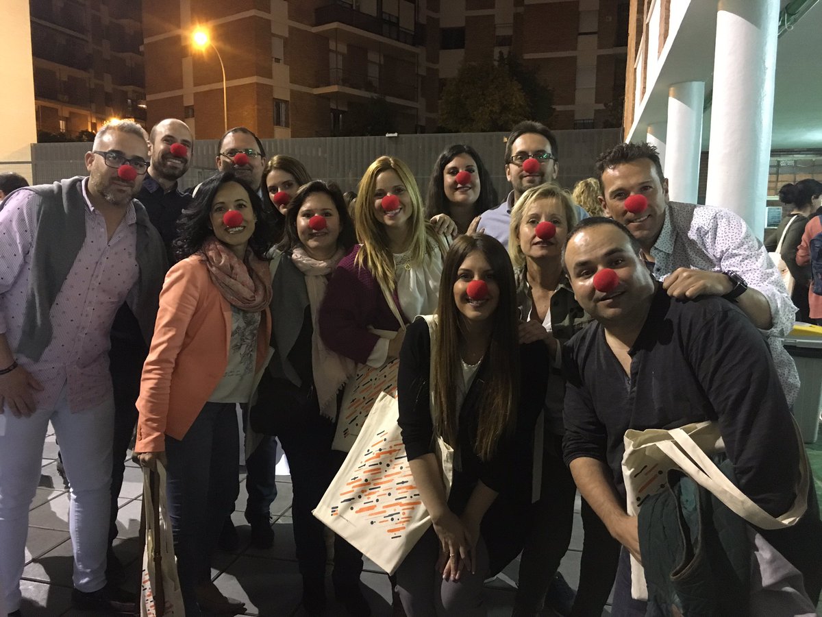lourdescafer's tweet photo. @EdelvivesPRO @Edelvives Los profes de @trinitariosCO @centrosFEST ¡¡nos lo llevamos!! Gracias a Alonso Pulido y a Godspell, “¡Te quiero, te adoro, te amo, te respeto, te admiro!” #EducarAmorHumor https://t.co/UGIrA5d5SZ