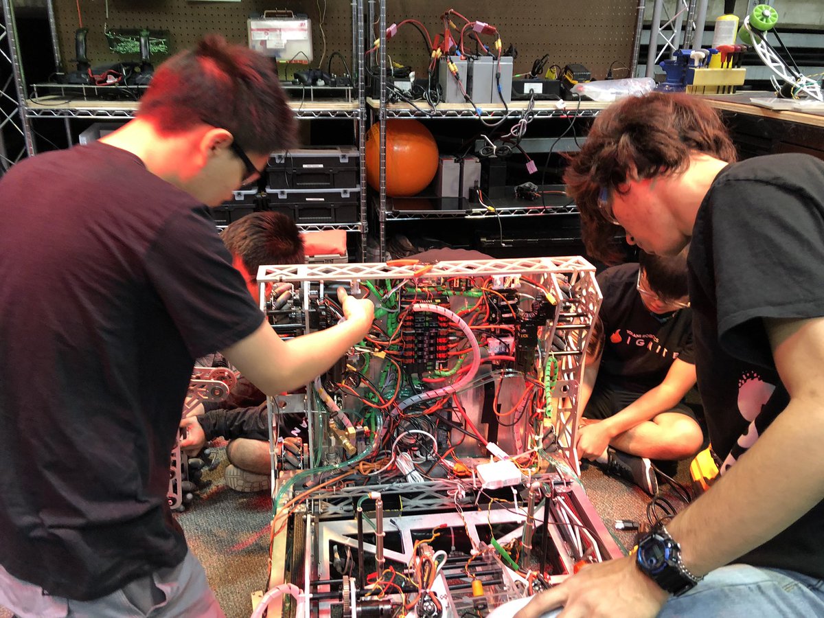 iobotics's tweet photo. Here we go at #deepspacehawaii @FIRSTweets @FRCTeams #DESTINATIONDEEPSPACE #MakeItLoud https://t.co/LaRJYwyxSy