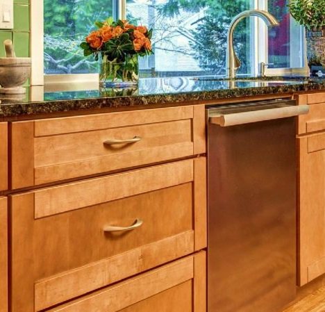 Classic style is our favorite style 🙌
.
#classicdesign #heartofthehome #cookingwithaview #countertop #sunshinestate #alwayshot #cookinginspirations #kitchendesign #countertopdesigns #countertopideas #countertopgoals