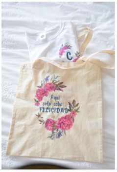 Aprovechando que llega el buen tiempo, hazte con la bolsa y la camiseta especial aniversario de Maquis and co 👕. ¡Lo recaudado lo destinarán a ayudar a las familias con hijos enfermos de cáncer en el Hospital Niño Jesús de Madrid! Puedes comprarlas en: maquisandco.es 👈