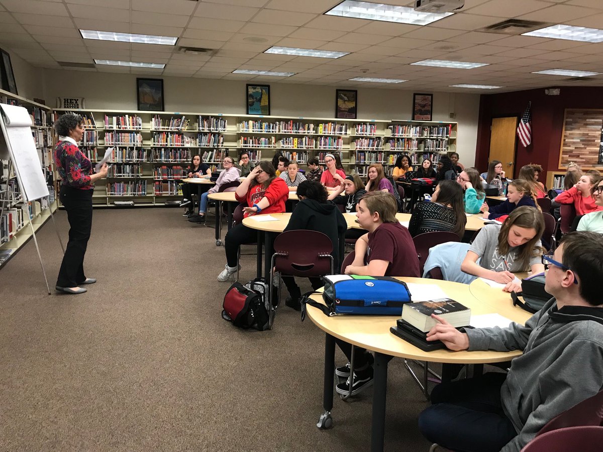 sarahneckert's tweet photo. Writers Workshop with April Henry! Awesome! https://t.co/VtPHJbjjdx