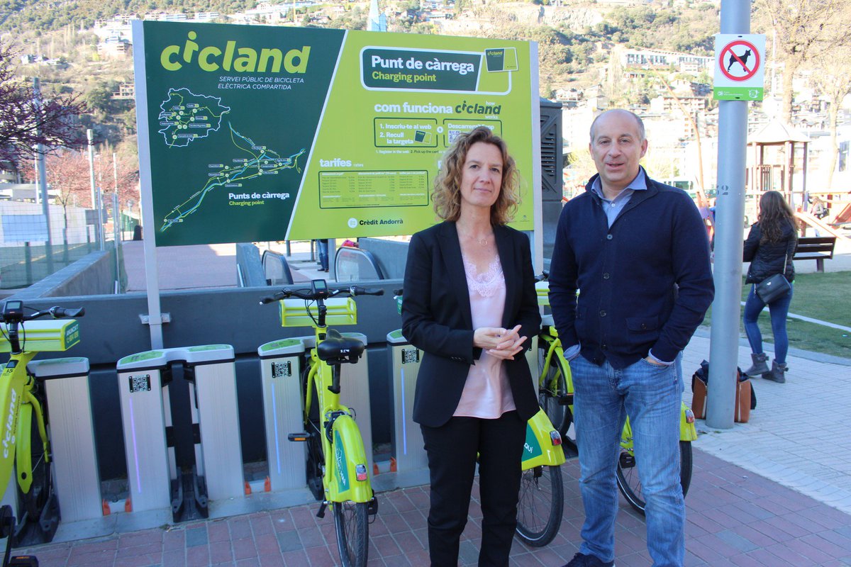 Democrates_and's tweet photo. 👉#Demòcrates+I ampliarà les zones de recàrrega de vehicles elèctrics🚗 i la xarxa de bicicletes🚴. @scalvoarmengol ha destacat que se seguirà apostant per la mobilitat elèctrica i que es mantindrà el programa #Engega. https://t.co/sxS5cXrSGV #LesPersonesCompten #GuanyemElFutur https://t.co/Gg7qd7yDun