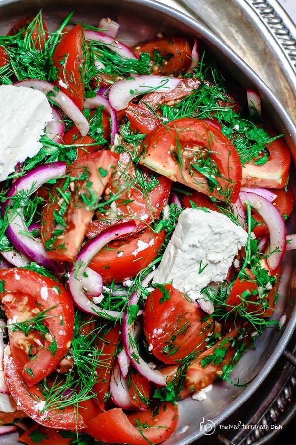 EdibleGardenUSA's tweet image. Enjoy this delicious Mediterranean Fresh Herbs &amp;amp; Tomato Salad recipe using fresh Edible Garden Parsley &amp;amp; Dill! bit.ly/2KkNCpx #ediblegarden #simplylocal #simplyfresh #fresh