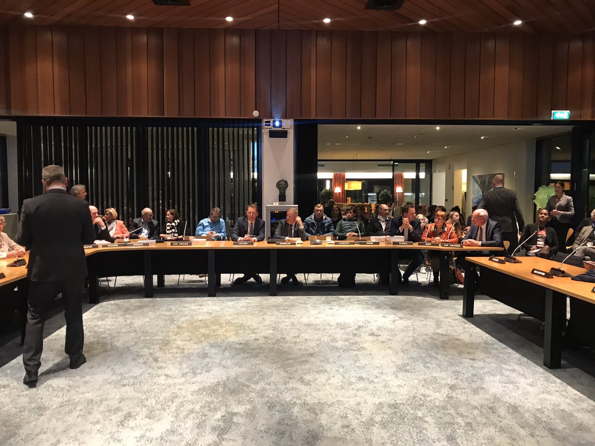 Jantine_L's tweet photo. Grote belangstelling bij de installatie van het algemeen bestuur @Vechtstromen. Leden van het ab leggen de eed of belofte af. https://t.co/dRHNTnGClf