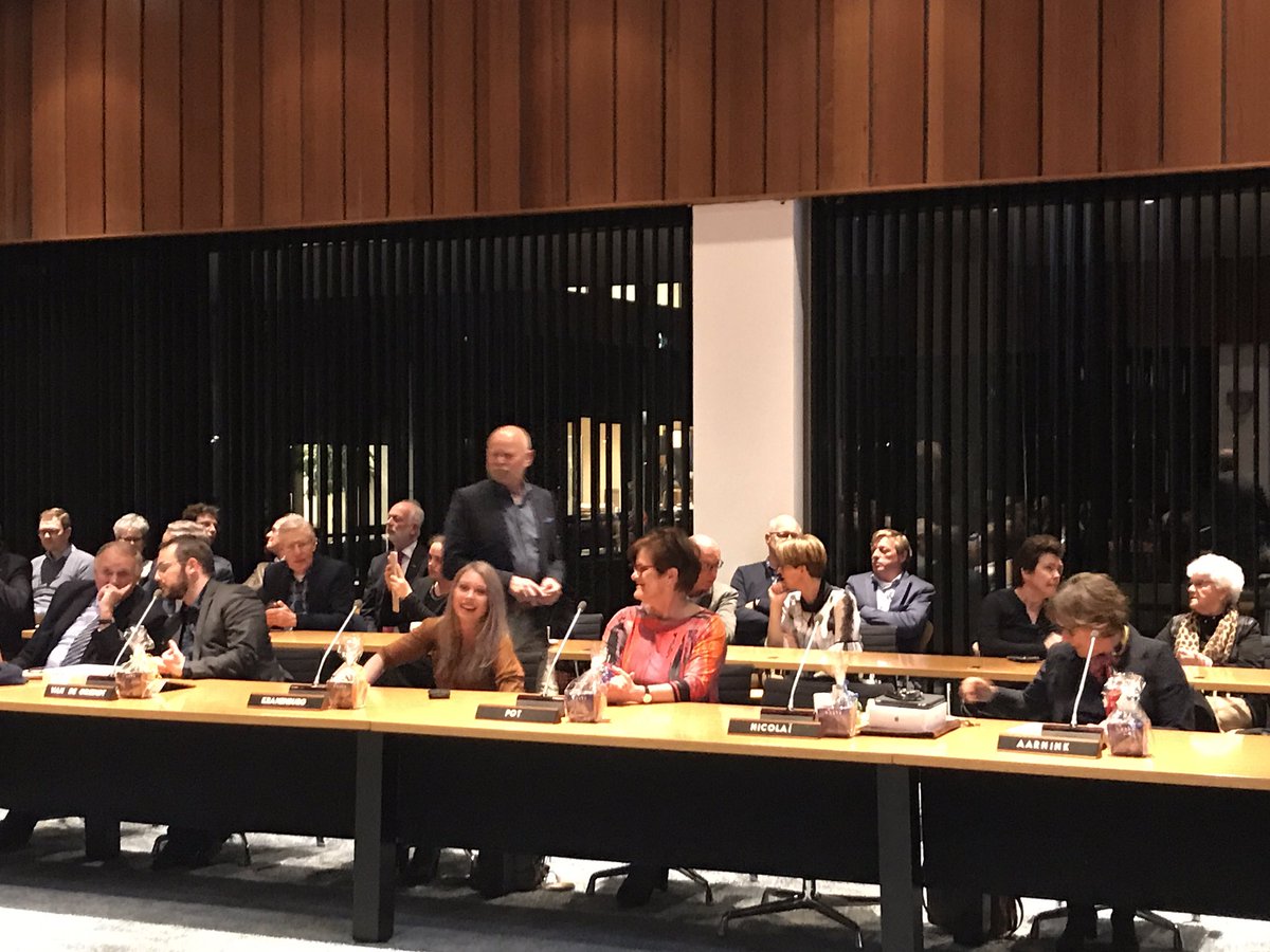 Jantine_L's tweet photo. Grote belangstelling bij de installatie van het algemeen bestuur @Vechtstromen. Leden van het ab leggen de eed of belofte af. https://t.co/dRHNTnGClf