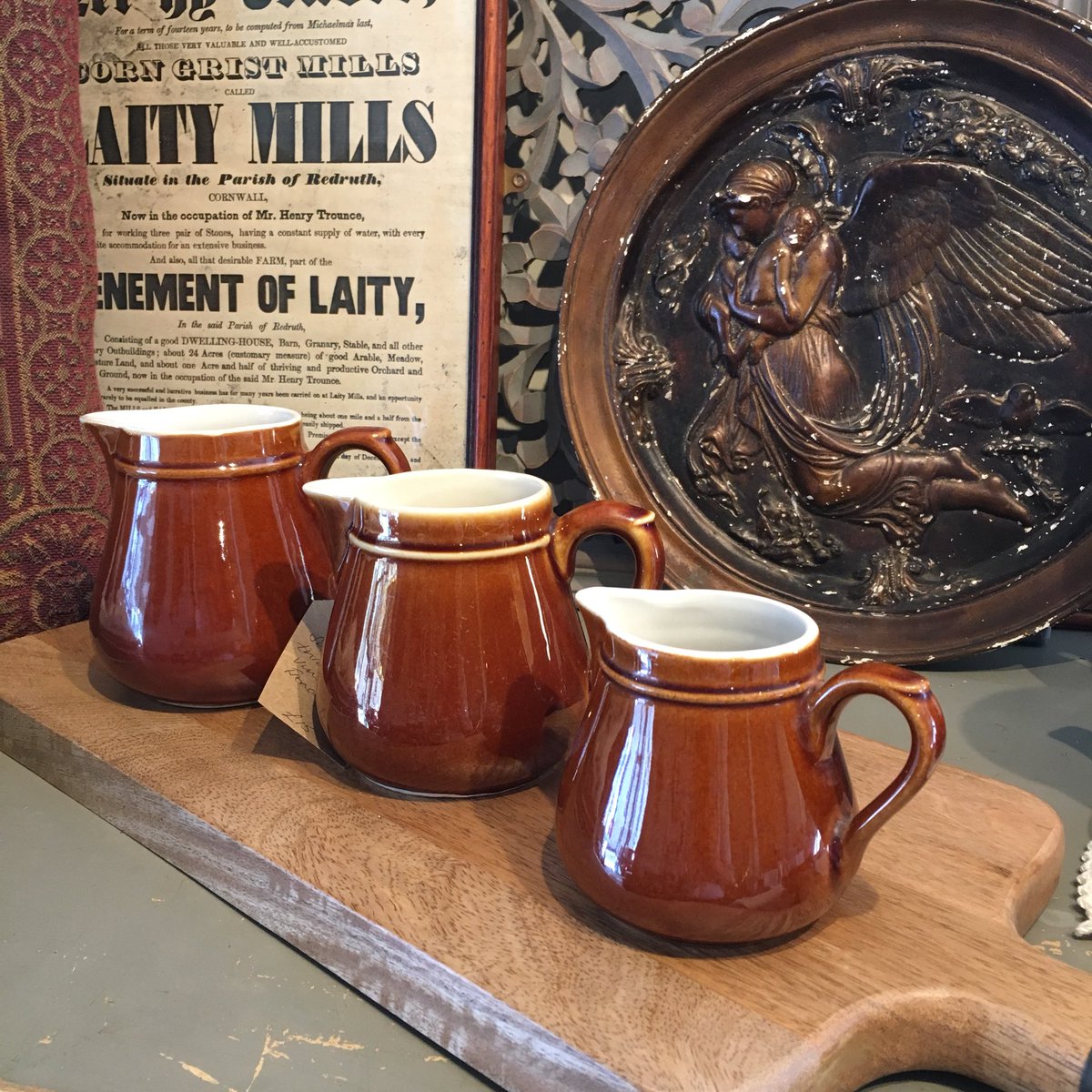 Some lovely vintage pieces just arrived; aren’t these little French jugs sweet!

#vintagefrench #frenchstyle #vintageshop   #vintagehome    #interiorstyling #countryhome #sourceforthegoosestyle #interiors #northdevon  #DevonPixels  #offlineshop