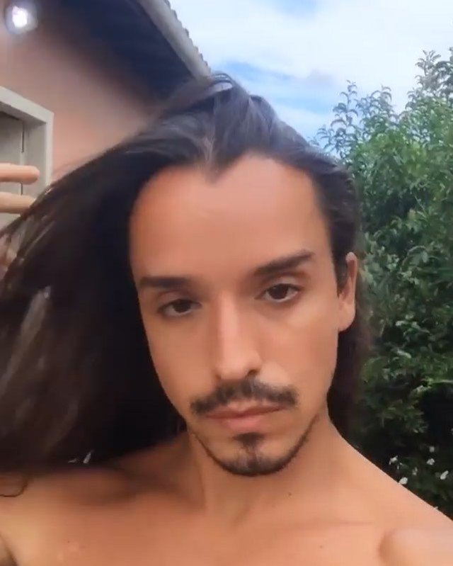 benifalcone's tweet photo. tebetê bebê #tbt búzios
.
#longhair #longhairdontcare #menwithlonghair
#guyswithlonghair #aturaousurta #mordeacara
#oafronta #aceita #myhair #manbun Watch #Instavideo:https://t.co/3LMW21Im79 https://t.co/ecnLTPKuGP