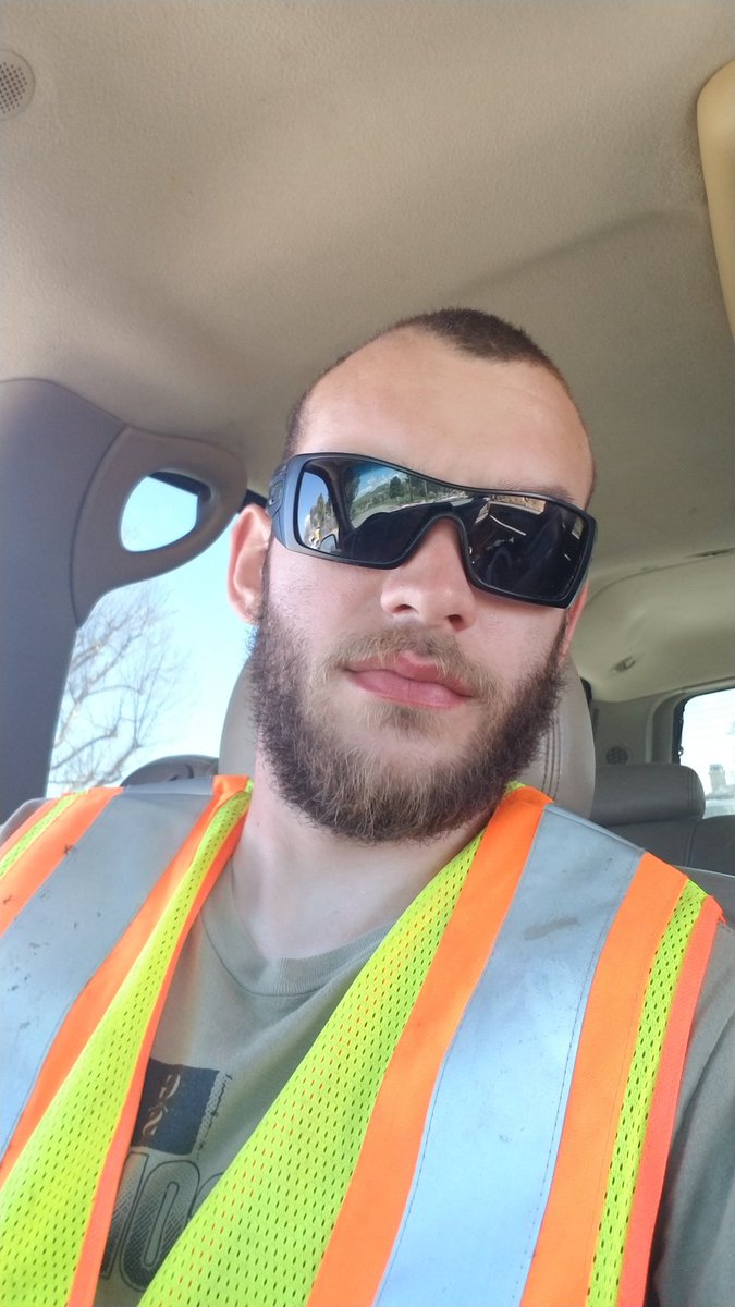 ChrispyyGaming's tweet photo. At work sweating anger getting burnt. Work hard and maybe you get to relax on the weekend. Nothing is free #twitch #blessed #ps4 #twitchclips #TwitchAffilate #supportsmallstreamers #Twitchkittens #StreamersConnected #ThursdayThoughts #ThursdayMotivation https://t.co/JFl4QMp6gw