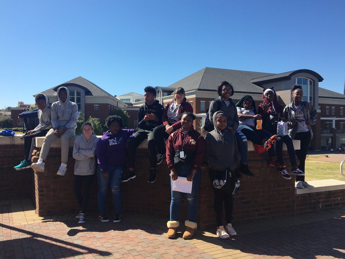 ChristyMyllyka1's tweet photo. 7th &amp; 8th grade AVID students from BMS enjoyed visiting Winthrop University! ⁦@BMSatRSD2⁩ ⁦@_karisma73⁩ https://t.co/sJDKtJnJPS