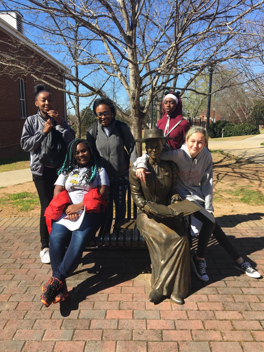ChristyMyllyka1's tweet photo. 7th &amp; 8th grade AVID students from BMS enjoyed visiting Winthrop University! ⁦@BMSatRSD2⁩ ⁦@_karisma73⁩ https://t.co/sJDKtJnJPS
