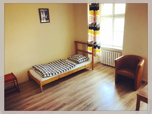 HostelBemma's tweet photo. Nowe☝🏿cieplutkie🍀 pokoje można rezerwować na https://t.co/hQcMKTQHuM #nowe #newroom #nowepokoje #hostelbemma #room #tripleroom #3beds #holiday #hostel #wroclaw #wroclove #citycenter #poland #hosteleria #bemma #breslau #wroclaw2019 #warmroom #pokoj #tr… https://t.co/RVDNxF7wm7 https://t.co/rrLqlJrDgC