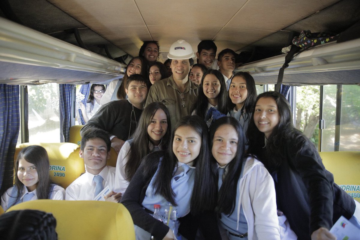 Petropargov's tweet photo. VISITA EDUCATIVA EN PLANTA | #Petropar recibió a alumnos de 15 instituciones educativas en la Planta Industrial de Villa Elisa, los mismos se interiorizaron sobre los principales parámetros de los combustibles que comercializamos y el sistema de seguridad. #Transparencia https://t.co/1BYXEPSatT
