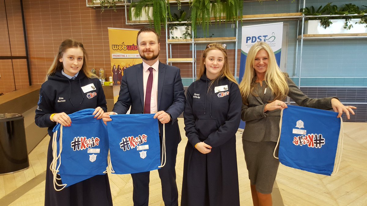 Never missing an opportunity to get the <a href="/keepitpgysi/">#KeepItPG</a> message out there, Sarah &amp; Erin showed their thanks to the <a href="/PDSTie/">PDST</a> &amp; @PDST_TechinEd by presenting <a href="/anthonykilcoyne/">Anthony</a> &amp; Ciara O'Donnell with their own #KeepItPG bags! #SIDAwards